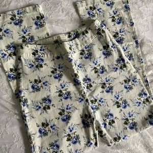 SOLD Laura Ashley urban outfitter blue rose print pants 🫶🏼